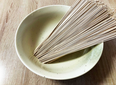 乾麺の蕎麦でも生麺のような味に